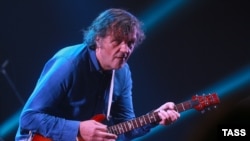 Film director Emir Kusturica performs in Crimea’s Black Sea resort of Yalta, July 23, 2017.