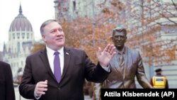 Orban je tokom nedavne posete državnog sekretara Majka Pompea (Mike), poručio da želi da gradi neutralnu spoljnu politiku a ne da ispunjava zahteve Vašingtona