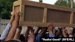 Тобути як шаҳрванди Тоҷикистон, ки аз Русия овардаанд. Акс аз бойгонӣ