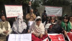 نن (نومبر ۱۹) په پېښور کې د اپوزیشن ګوندونو غړیو د وزیر اعلا د کور مخې ته د دغه قانون پرضد احتجاجي ناسته او مظاهره وکړه او د قبایلي سیمو د معدني وسیلو په اړه قانون سازي يې مسترد کړه.