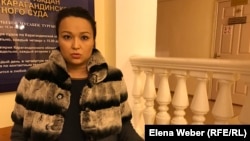 Әлия Садырбаева сот ғимаратында. Қарағанды. 19 желтоқсан, 2018 жыл