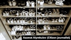 Балдардын бут кийимдери. Сүрөт иллюстрация максатында колдонулду. Окуяга тиешеси жок. 