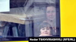 13 აგვისტოს გამთენიიდან შენობა დააცლევინეს ისნის ე.წ. სამხედრო ჰოსპიტლის ტერიტორიაზე მცხოვრებ დევნილებს.