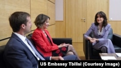 უაიატ ტოლკი, რობინ დანიგანი და მაკა ბოჭორიშვილი. 16 ივნისის შეხვედრა.