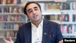 په وفاقي‌ حکومت د شریک پیپلز ګوند مشر او د بهرنیو چارو وزیر بلاول بټو زرداري ویلي چې پيپلز پارټۍ باور لري چې ټولې فیصلې باید پارلېمان وکړي.