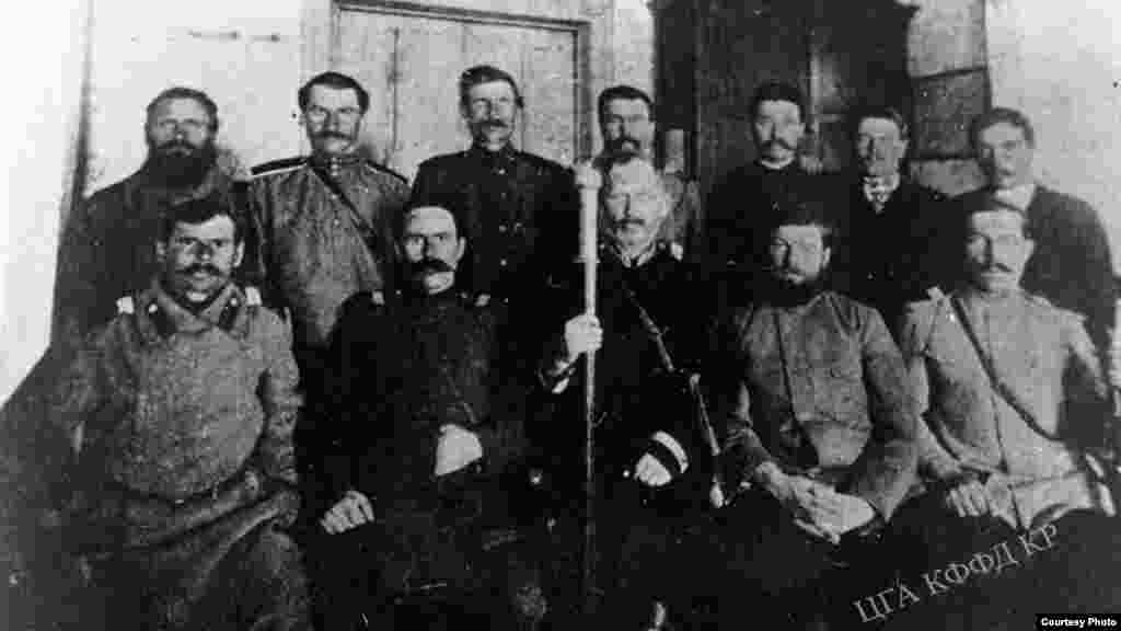 "Новорыбинский" станциясынын кыштактык жана борбордук атаманы (таякчан). &nbsp;