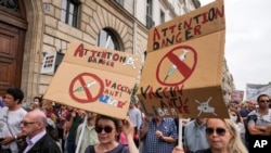 Парижде вакцинацияга каршы чыккандар. 17-июль, 2021-жыл.