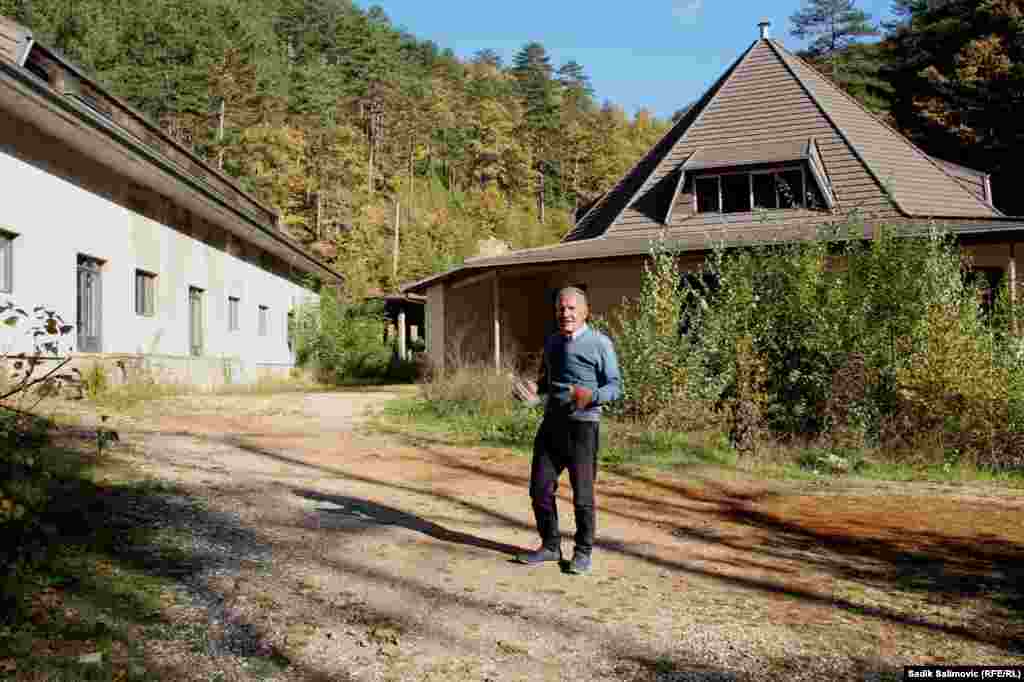 "Došao sam po očnu vodu, ali nema je, presušila", kaže Milan Rakić, koji je iz Bajine Bašte u Srbiji.