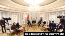 У сустрэчы Аляксандра Лукашэнкі з Халіфам Белкасімам Хафтарам удзельнічалі кіраўнік КДБ Беларусі Іван Тэртэль і міністар абароны Віктар Хрэнін, 18 лютага 2025