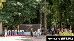 Изображение Z-символа полномасштабной войны России против Украины в Симферполе, архивное фото