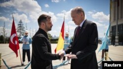 Președintele ucrainean, Volodimir Zelenskii, primit la palatul prezidențial de la Ankara de președintele turc, Recep Tayyip Erdogan, 15 mai 2025