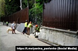 Забор вокруг Гурзуфского парка, установленный администрацией санатория «Гурзуфский»