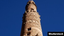 په بادغیس کې وروستیو زلزلو منار جام د ړنګېدو له ګواښ سره مخ کړی