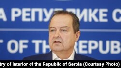 Ivica Dačić: Policajac će biti uhapšen kada bude bio dostupan policiji Srbije