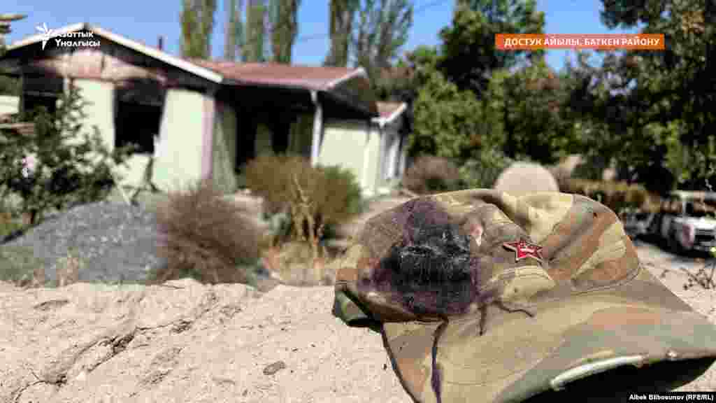 Достук айылына жакын чек ара тозотторунда курман болгон жоокерлердин саны көп экени айтылууда. Тизме такталууда. Баткен районундагы Достук айылы.&nbsp;20-сентябрь, 2022-жыл.&nbsp;