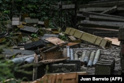 «У 2017 році «Ростех» поставив російській армії 10 тисяч 122-мм реактивних снарядів для системи «Град». Не 100 тисяч, не пів мільйона. А 10 тисяч»