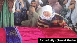 Прощание с одним из погибших в ходе вооруженного конфликта 14-17 сентября на таджикско-кыргызской границе. Фото из соцсетей