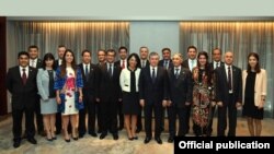 Президент Узбекистана Шавкат Мирзияев на встрече с узбекистанцами, проживающими в США, 20 сентября 2017 года. Фото информагентства УзА.