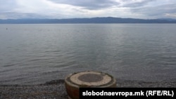 Охридско Езеро - Септември 2024 година: Шахта која е дел од колекторскиот систем поставен на брегот на Охридското Езеро. Од овие шахти повремено се излеваат отпадни води во езерото, вклучително и во екот на туристичките сезони. 