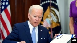Președintele SUA, Joe Biden, a semnat un decret prin care sancționează coloniști israelieni din Cisiordania, acuzați de violențe împotriva palestinienilor.
