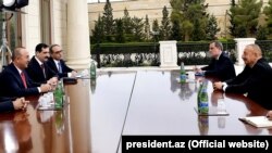 Ադրբեջանի նախագահ Իլհամ Ալիևի և Թուրքիայի արտգործնախարար Մևլութ Չավուշօղլուի հանդիպումը Բաքվում, 6-ը հոկտեմբերի, 2020թ.