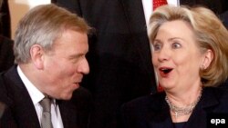 Jaap de Hoop Scheffer şi Hillary Clinton