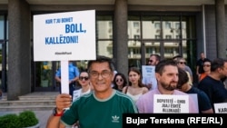 Pjesëtarë të shoqërisë civile i kanë shpeshtuar aksionet që kundërshtojnë bllokadën në Kuvend.