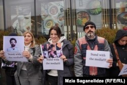 2024 წლის მიწურულს ჟურნალისტებმა საკუთარი უფლებების დასაცავად და აქციების გაშუქებისას სასტიკად ნაცემი კოლეგების მხარდასაჭერად აქციაც გამართეს - ჟურნალისტებზე ძალადობაში მონაწილე არცერთი სამართალდამცველი ამ დრომდე გამოძიებას არ გამოუვლენია.