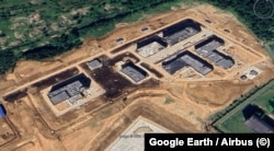 O imagine din satelit Google Earth a sitului Sergiyev Posad-6 în timpul extinderii și renovării făcute în ultimii doi ani.
