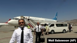 یک طیاره شرکت هوای آریانا افغان در میدان هوایی کابل