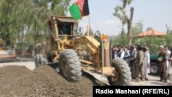 ارشیف، افغانستان کې د یوه سړک د رغونې چارې