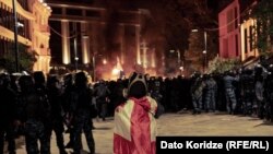 თბილისი, პრეზიდენტის სასახლის მიმდებარე ტერიტორია. 4 ოქტომბერი