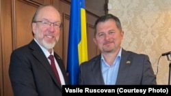 Vasile Ruscovan (dreapta), fondatorul și administratorul Kapamed, împreună cu președintele Camerei de Comerț și Industrie Ucraina, Gennadi Chizhikov.