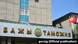 Бажы кызматы коррупцияга байланыштуу дооматтардан арыла элек.