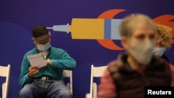 Vaccinarea cu a treia doză intră în linie dreaptă în Israel