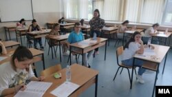 Матурантите полагаат државна матура по мајчин јазик (Илустративна фотографија)