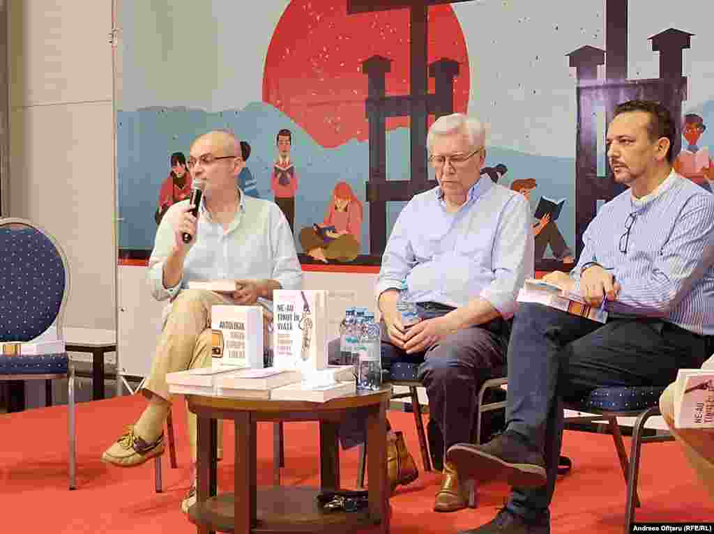 Liviu Tofan a lansat la Bookfest două cărți dedicate Radio Europa Liberă. Volumul &bdquo;Ne-au ținut în viață. Radio Europa Liberă 1970-1990&rdquo; recuperează memoria&nbsp; departamentului românesc al postului de Radio Europa Liberă, unde Liviu Tofan a lucrat în perioada 1973-1994 la secţia de ştiri. Plecat la Munchen cu gândul să facă film, jurnalistul a ajuns, la sugestia gazdei germane, la un interviu cu Noel Bernard, directorul de atunci al postului. Acesta l-a angajat ca freeleancer.&nbsp;