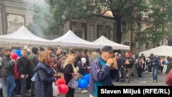 Pristalice vlasti predvođene Srpskom naprednom strankom, Beograd, 28. septembar 2025.