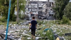 Armata rusă a distrus complet școala din Bakhmut într-un atac aerian. Lupta pentru Donețk este dură și de ea ar putea depinde soarta întregii regiuni Donbas.