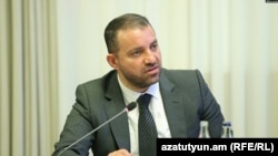 Former Economy Minister Vahan Kerobian (file photo)