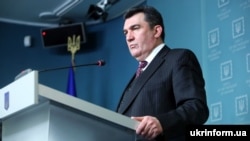 Секретар РНБО Олексій Данілов після засідання 19 лютого, коли були запроваджені санкції проти проросійського політика, кума російського президента Віктора Медведчука і його дружини Оксани Марченко