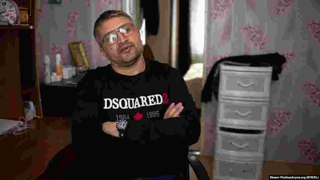 Мемедемінов був одним з перших, хто почав знімати на телефон затримання, обшуки і суди над кримськими татарами на анексованому півострові. Він взяв на себе обов'язки з координації всієї медіадіяльності &laquo;Кримської солідарності&raquo;. І засудили його саме за це &ndash; переконані правозахисники. Велике інтерв'ю Нарімана Мемедемінова можна переглянути за посиланням​ &nbsp;