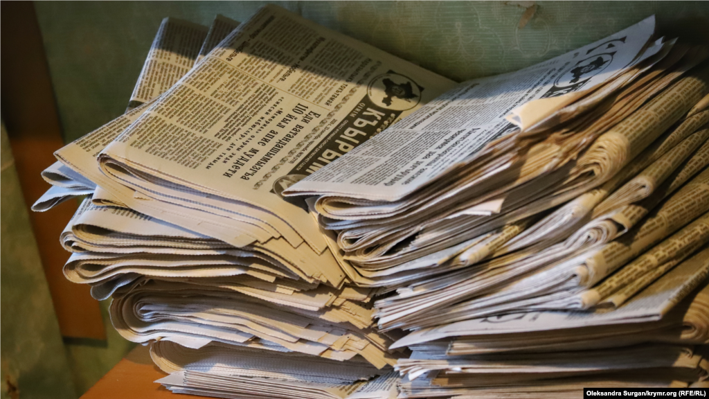 Газета з'явилася в 1989 році, на фото &ndash; менша частина архіву видання