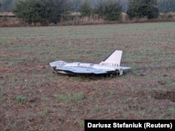 Російський безпілотник, який міг летіти з території Білорусі, був збитий поблизу польського села Чосновка. Брест розташований лише за 20 кілометрів від цього місця. 10 вересня 2025 року