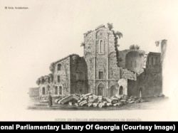 ბაგრატის ტაძარი სხვა კუთხიდან. დღეს ამ ნაგებობას დიუბუა ალბათ ვერ იცნობდა. აქაურობა მთლიანად აღდგენილია.