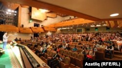 VI Бөтендөнья татар яшьләре форумы резолюциясенә Казанда татар телендә фильмнар күрсәткән кинотеатр ачу тәкъдиме кертелгән иде