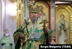 Митрополит Сімферопольський і Кримський Лазар під час літургії в Олександро-Невському кафедральному соборі. Сімферополь, 17 квітня 2022 року