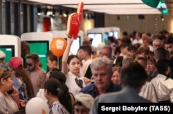 რუსეთში "მაკდონალდსის" ქსელი ჩაანაცვლა რუსულმა "ვკუსნო ი ტოჩკამ"