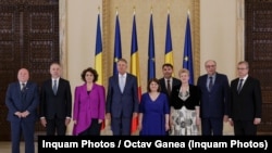 Curtea Constituțională, în noua sa componență, după învestirea judecătorilor de către președintele Klaus Iohannis, a decis să dea undă verde pentru legea privind avertizorii de integritate. Imagine generică de la Palatul Cotroceni cu președintele Iohannis și judecătorii CCR. 