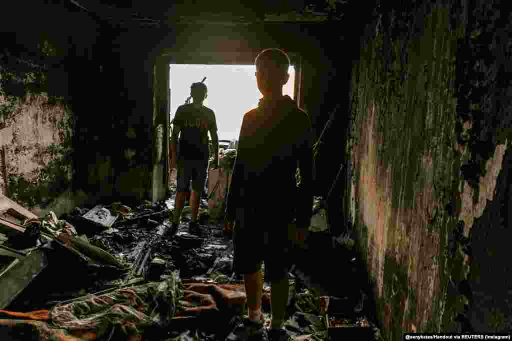 "Адамдарға көмектесетін іс жасап жүргенімді түсіндім және фотография адамға ерекше эмоция сыйлайтынына тағы да көзім жетті" дейді Синек.